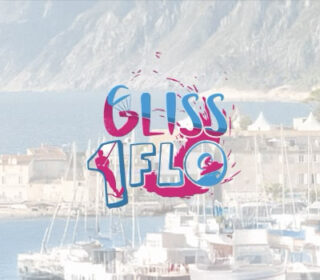 Événement nautique à Gliss 1 Flo près du port Découvrez l'atmosphère festive et énergisante de Gliss 1 Flo, un rassemblement incontournable pour les amateurs de sports nautiques, entouré de paysages méditerranéens époustouflants.