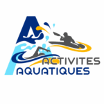 Dans une ambiance estivale et dynamique, explorez les plaisirs des activités aquatiques comme le kayak et la natation, offrant aventure et détente sous le soleil.