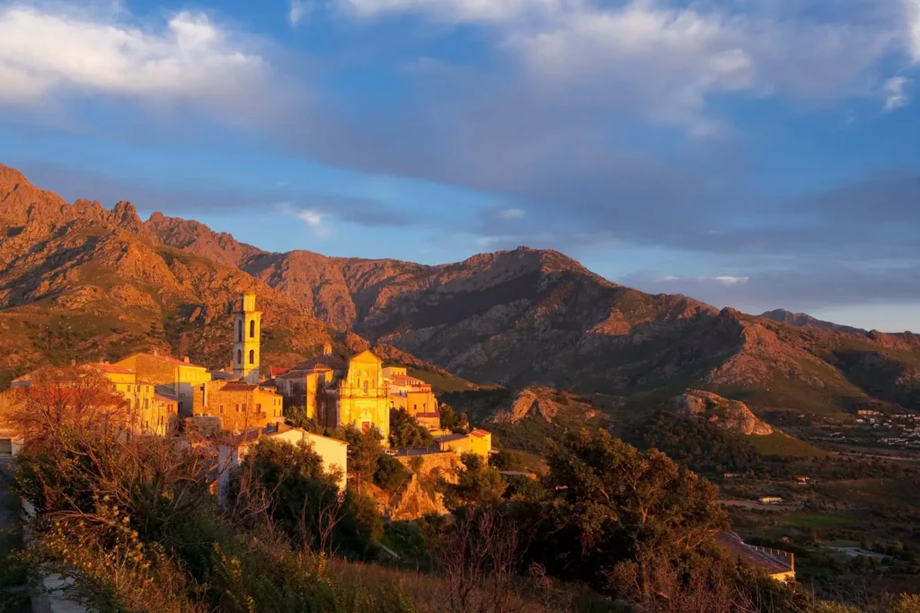 Balagne lumière dorée sur les villages perchés