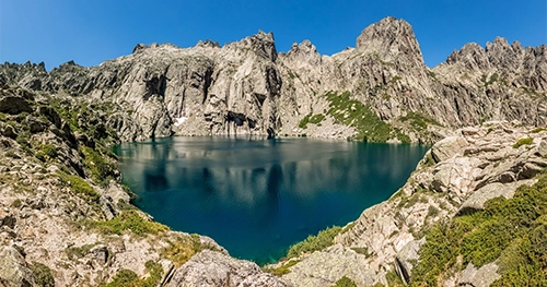 aux-alentours-du-camping-alivi-di-a-restonica Randonnées au lac de Nino en Corse