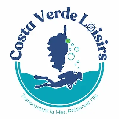 logo-costa-verde-loisirs Logo officiel de "Costa Verde Loisirs", comprenant la silhouette de la Corse, un plongeur sous-marin, une bouée de sauvetage, et la devise "Transmettre la mer, Préserver l'île".