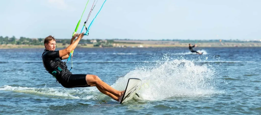 Kitesurf et windsurf : les meilleurs spots au Sud