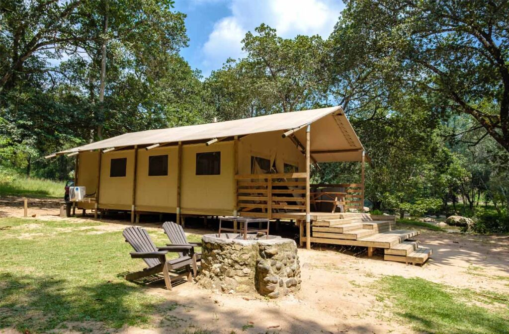 Quels services incluent les campings haut de gamme en Haute-Corse en 2026 ?