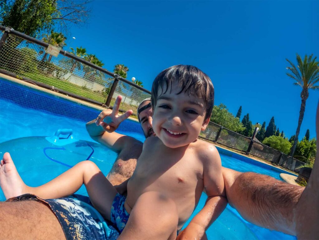 Quels services proposent les campings en Corse pour les enfants ?